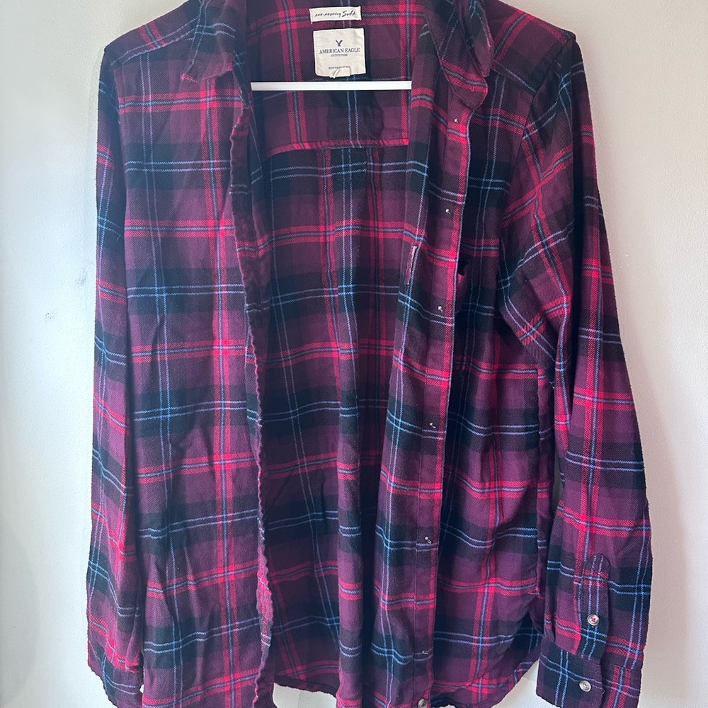 American Eagle Outfitters Red and Black Casual Button Down Shirt